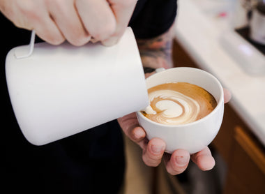 How to pour two or more coffee's with even foam distribution